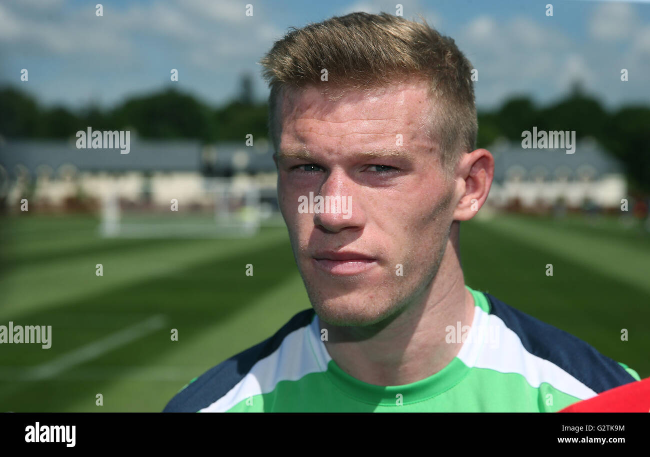 Republik Irland James McClean spricht zu den Medien während eines Trainingslagers im Fota Island Resort, Kork. Stockfoto