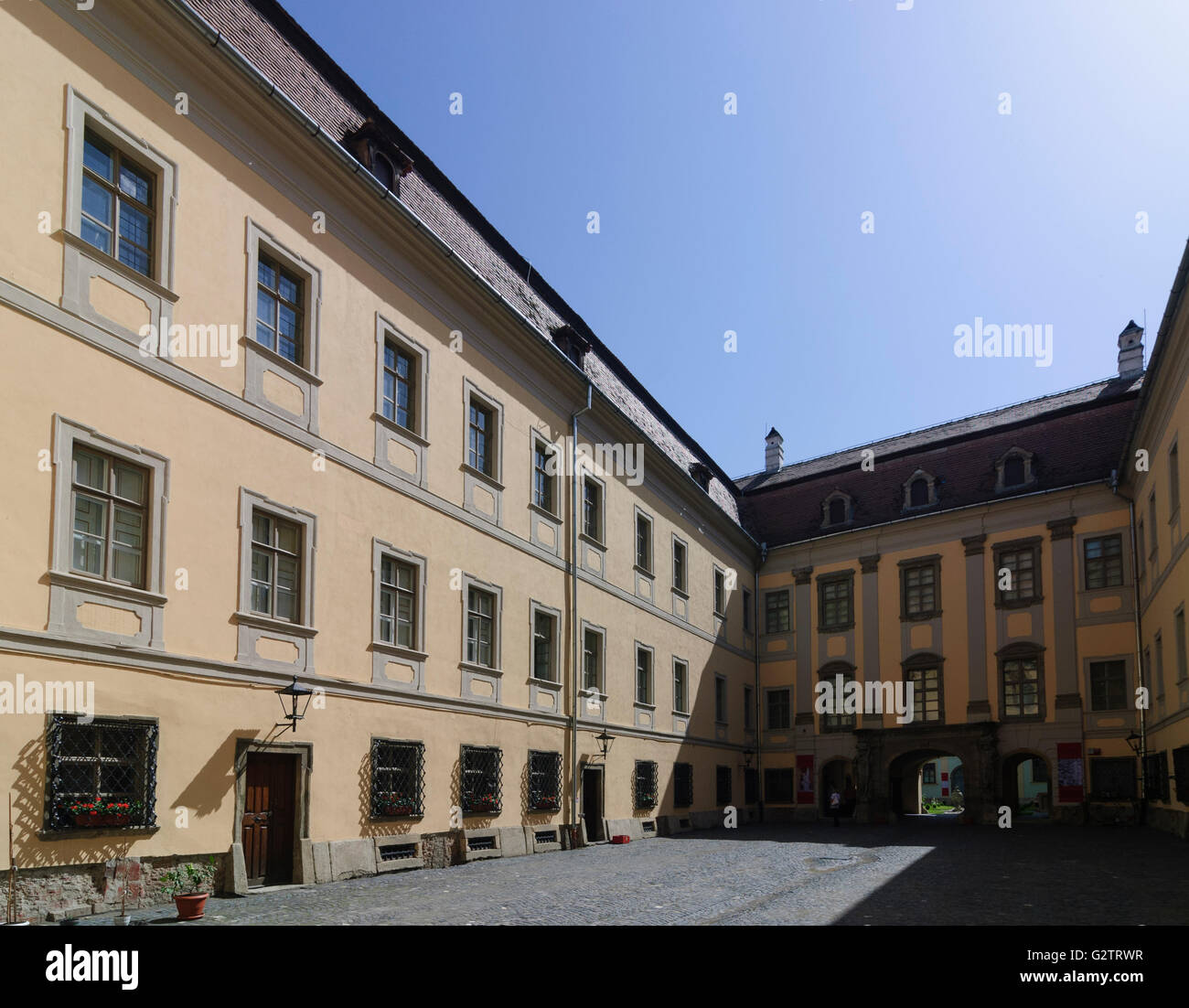 Innenhof des Brukenthal-Palast beherbergt das Brukenthal Museum, Rumänien, Siebenbürgen, Transsilvanien, Siebenbürgen (Transsilv Stockfoto