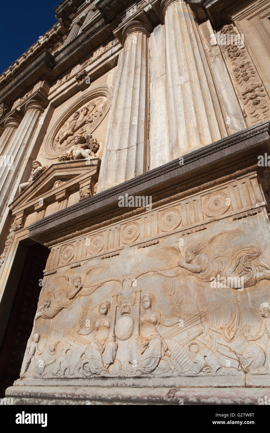 Spanien, Andalusien, Granada, Detail der Fassade, das Museo de Belles Artes an der Alhambra. Stockfoto