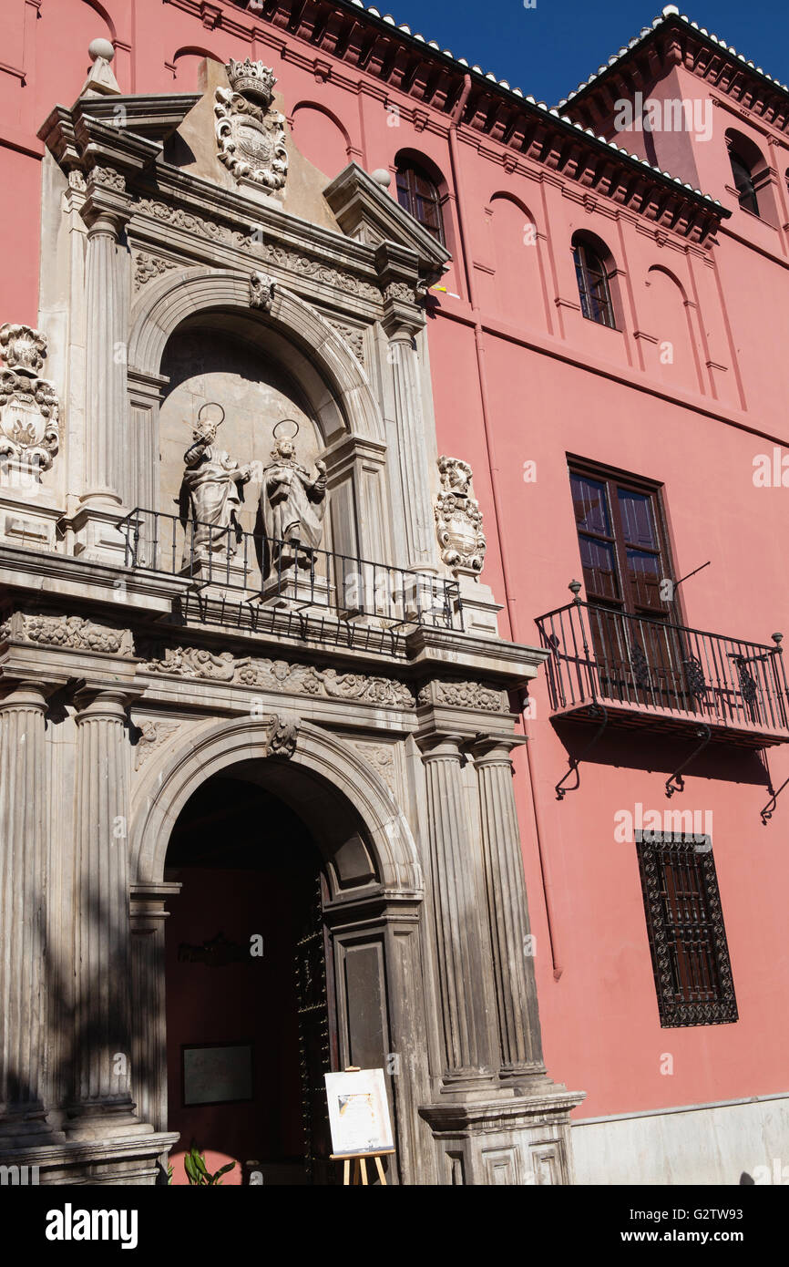 Spanien, Andalusien, Granada, Fassade, das Colegio Mayor de San Bartolomé y Santiago. Stockfoto