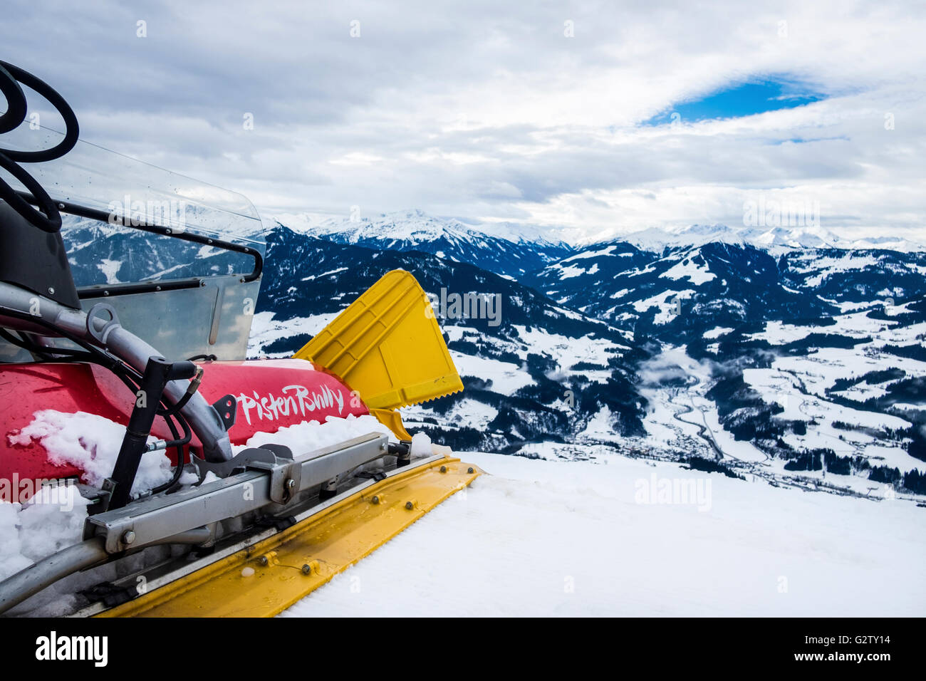 PistenBully Piste Groomer Aufrechterhaltung der Piste in Brixen / Söll im Bereich SkiWelt in Österreich. Stockfoto