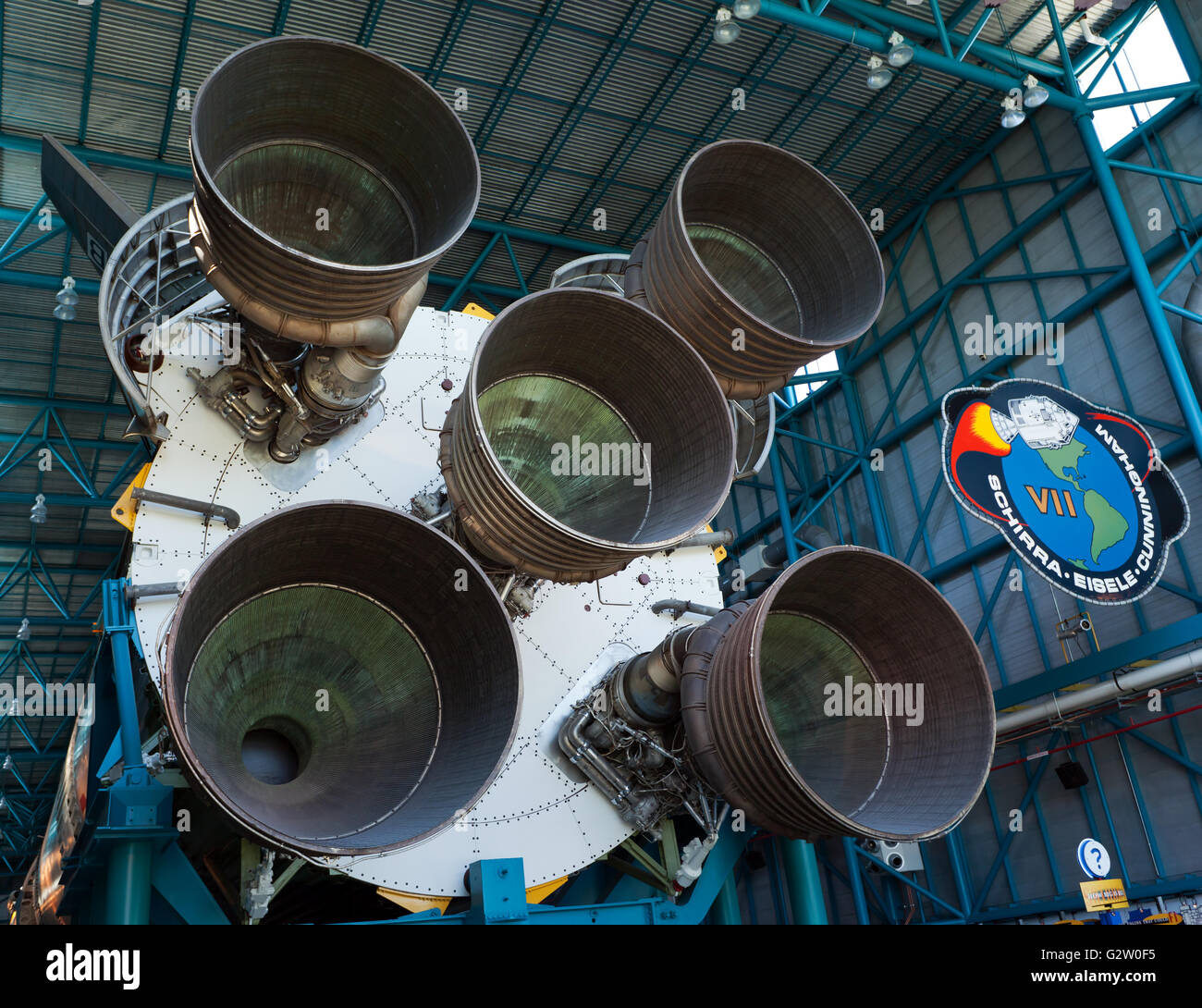 Riesige Raketenmotoren auf der ersten Etappe der NASA Saturn V Rakete, die in das Apollo-Programm verwendet wurde, um Männer auf den Mond zu bringen. Stockfoto