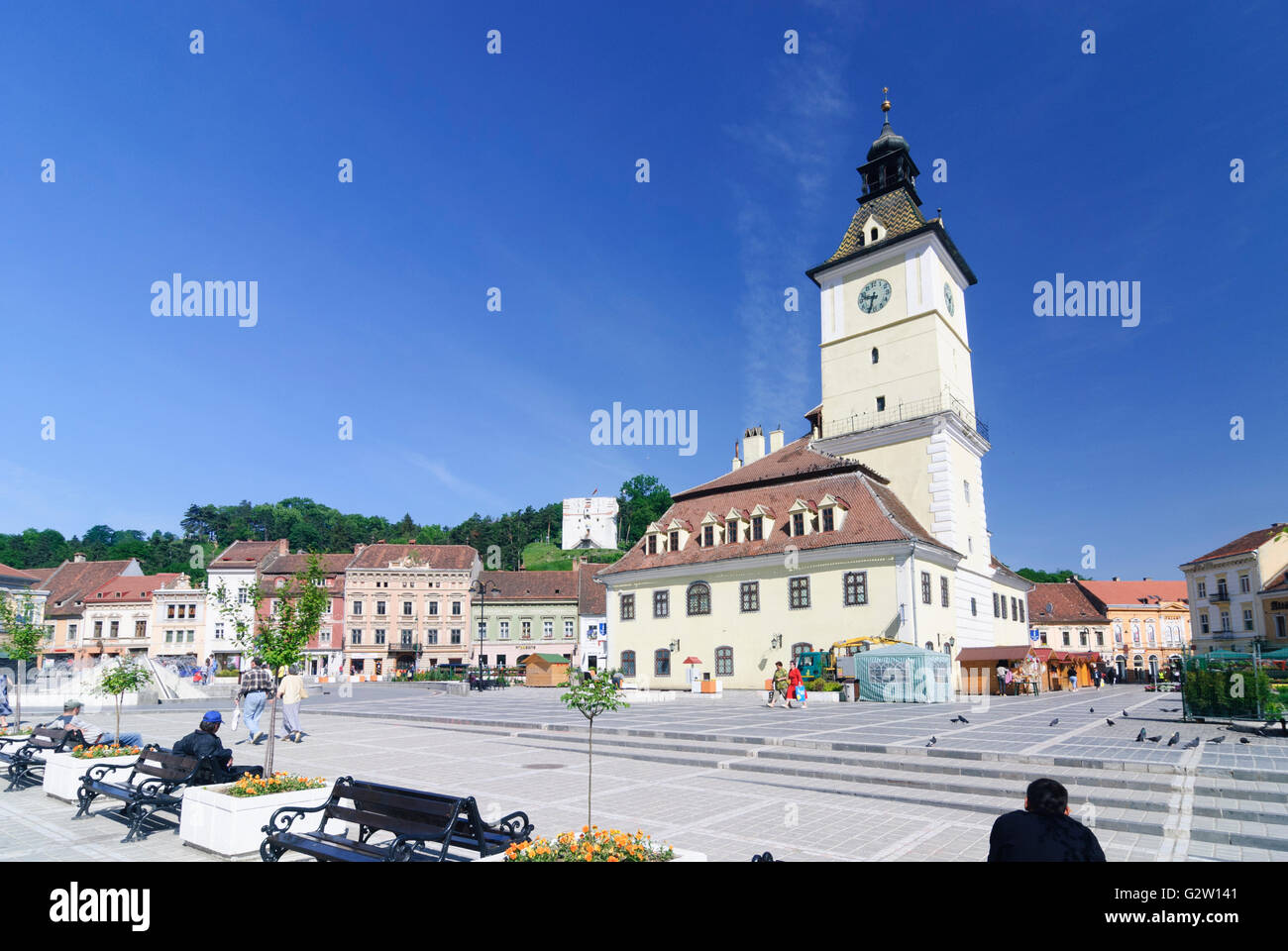 Piata Sfatului (Rathausplatz) mit Rathaus, Rumänien, Transsilvanien, Siebenbürgen, Brasov (Kronstadt) Stockfoto