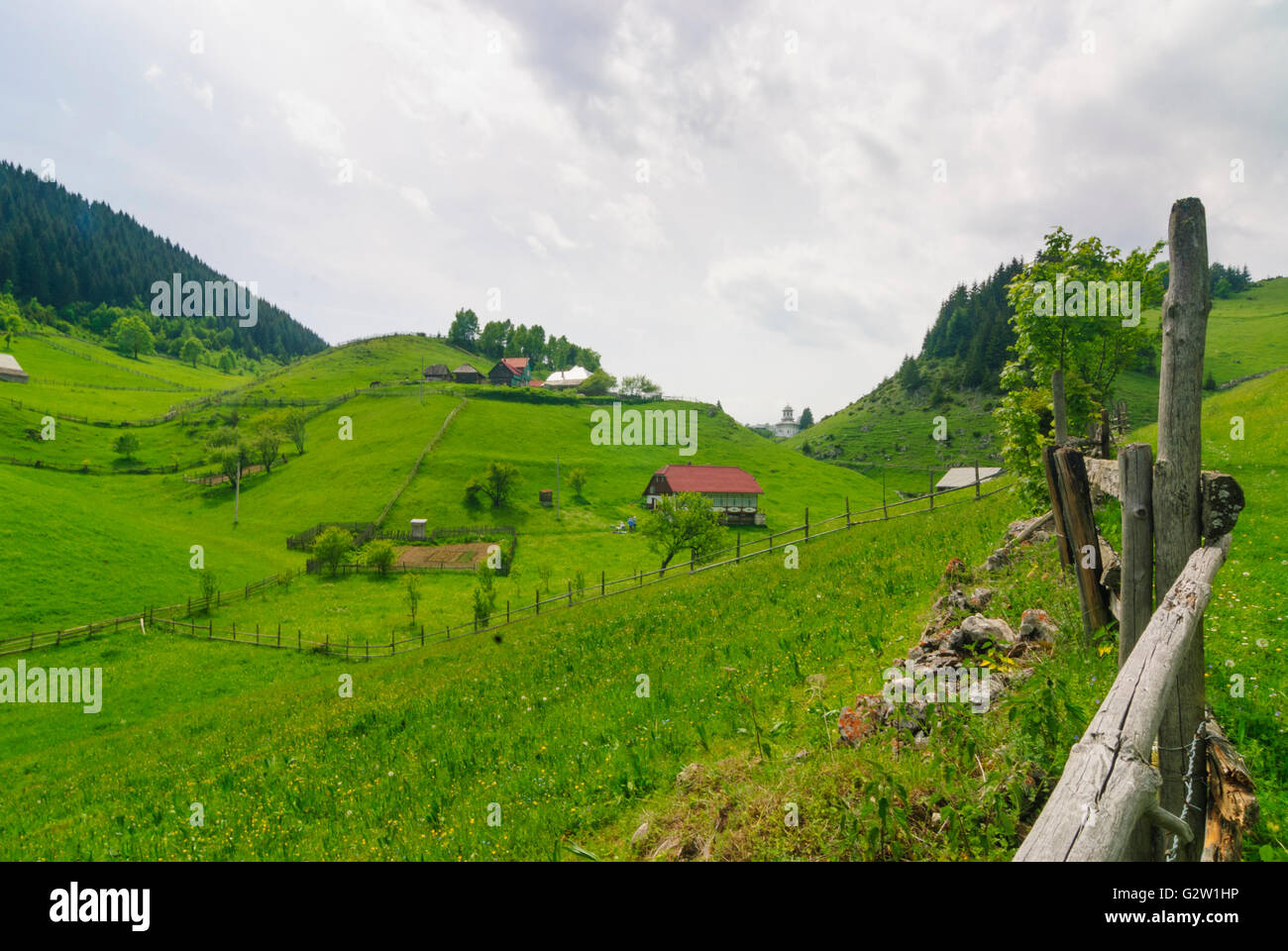 Dorf im Karpatenvorland, Rumänien, Siebenbürgen, Transsilvanien, Siebenbürgen (Transsilvanien), Fundata (Fundatten) Stockfoto