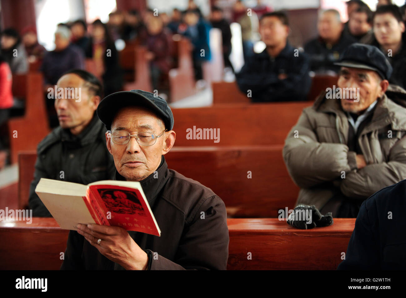 CHINA Provinz Shaanxi katholische Kirche in Sanyuan, Heilige Messe / CHINA Provinz Shaanxi, Katholische Kirche in Sanyuan, Heilige Messe Stockfoto