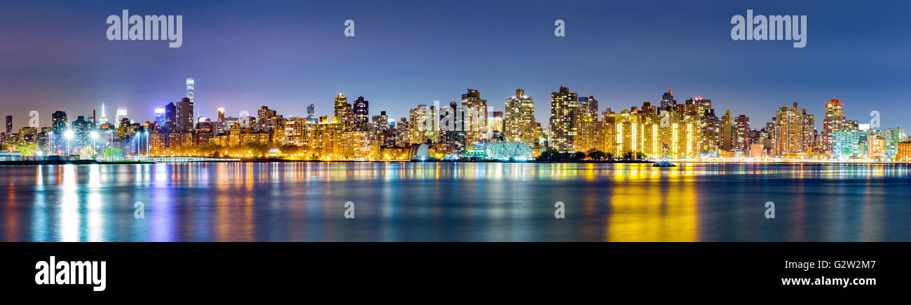 Manhattan Upper East Side Skyline Panorama bei Nacht Stockfoto