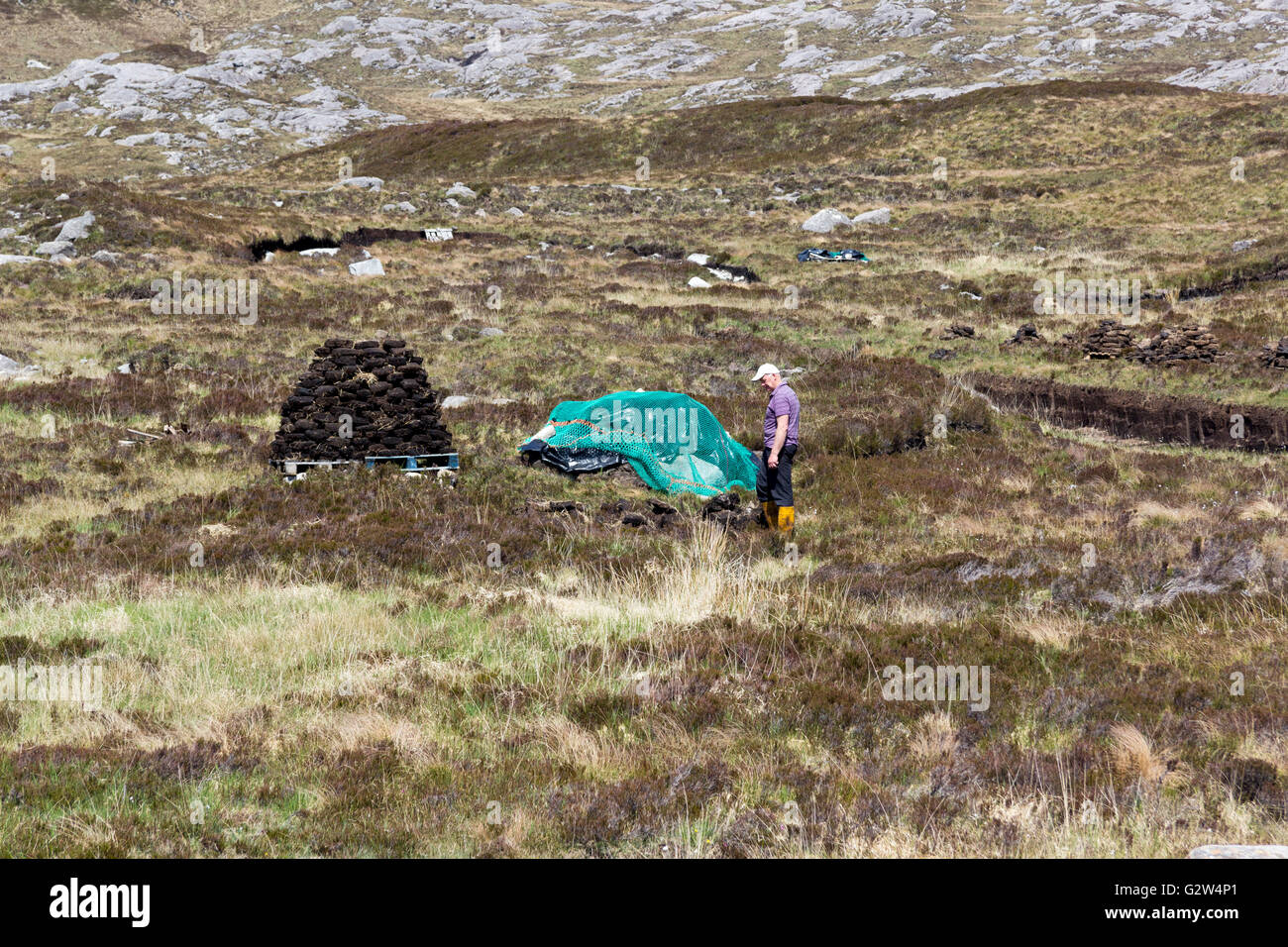 Torf schneiden Insel Harris Western Isles äußeren Hebriden Schottland Vereinigtes Königreich Stockfoto