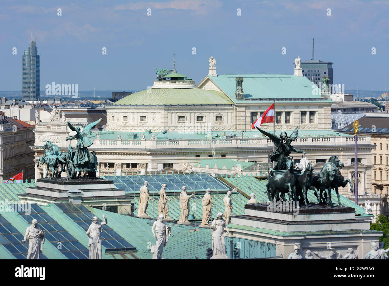 Millennium Tower, Parlament (vorne) Burgtheater, Austria, Vienna, Wien Stockfoto