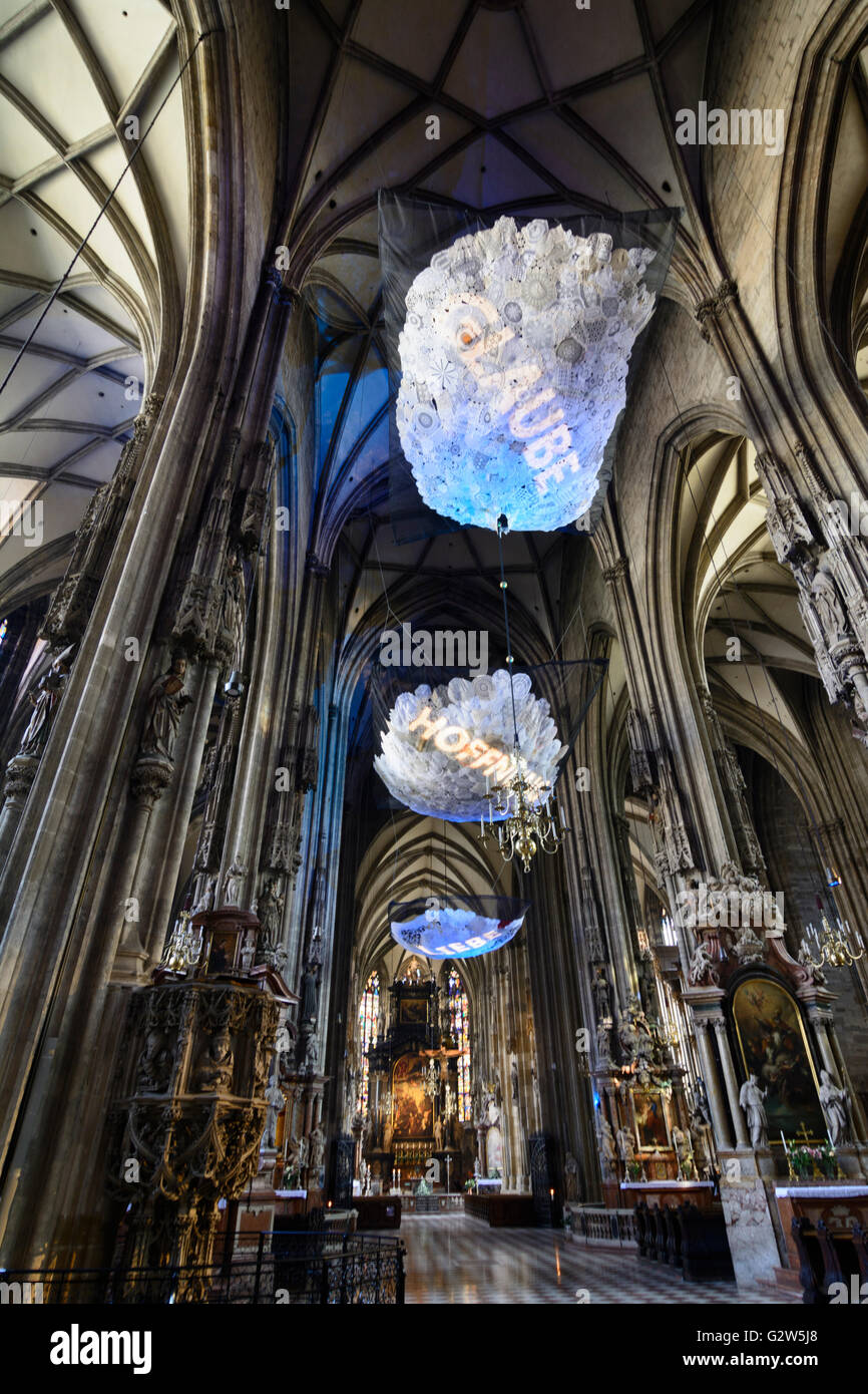 St.-Stephans Kathedrale (Stephansdom) Interieur mit Kunst Installation, Österreich, Wien, Wien Stockfoto