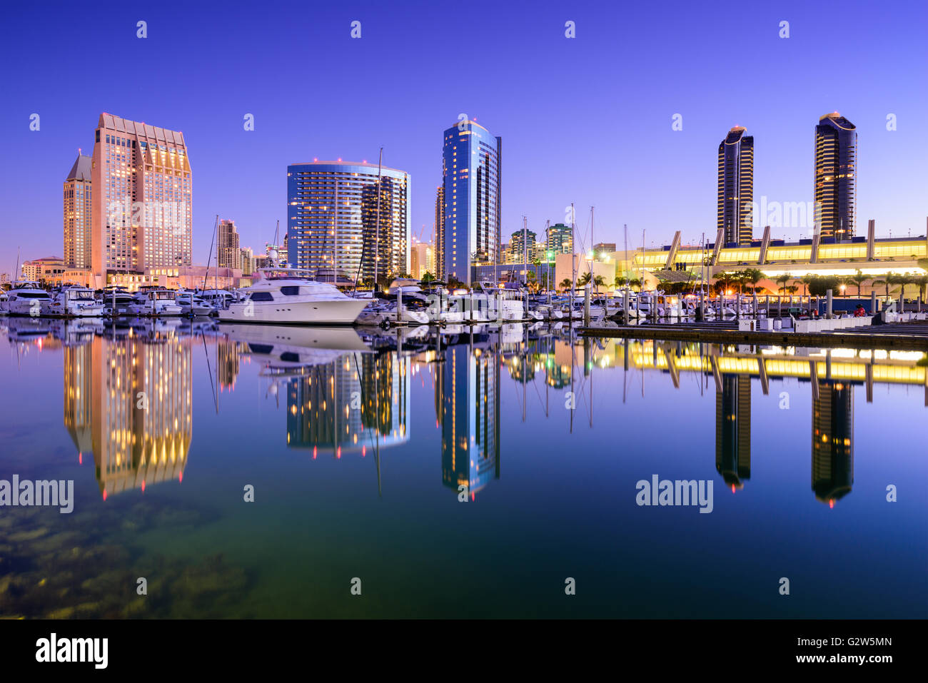 Skyline von San Diego, Kalifornien, USA bei Embarcadero Marina. Stockfoto