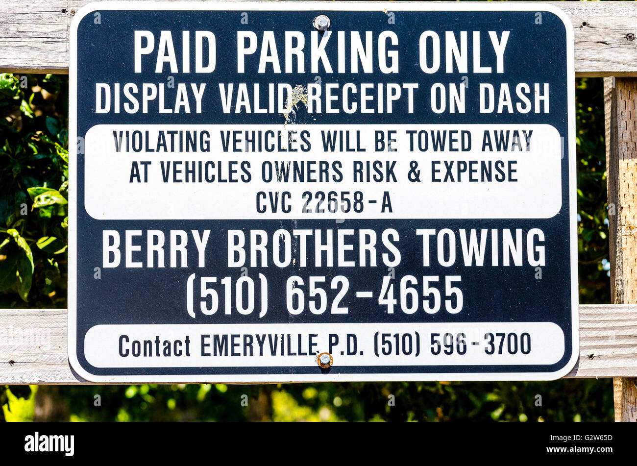 Ein Warnschild Parkplatz in Emeryville, Kalifornien Stockfoto