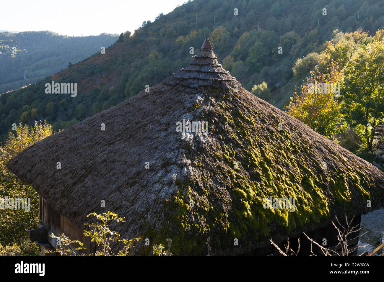 O Cebreiro, Spanien: Traditionelle Palloza üblich, der Serra Dos Ancares Region Galicien. Stockfoto