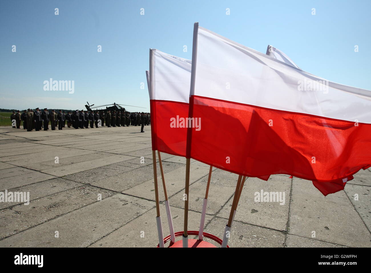 Pruszcz Gdanski, Polen 4. Juni 2016 49. Air Base in Pruszcz Gdanski. Dutzend nationalen Reservekräfte militärische Übersetzungseinsatz Eid Zeremonie wird gesehen. Nationale Reserve Kräfte (NSR) ist ein Bürger freiwillig militärische Formation in der zweiten Hälfte des Jahres 2010 nach dem Gesetz über die universelle Pflicht zur Verteidigung der polnischen Republik Polen gegründet. Das Gerät ist nach dem Vorbild der National Guard erstellt. Stockfoto