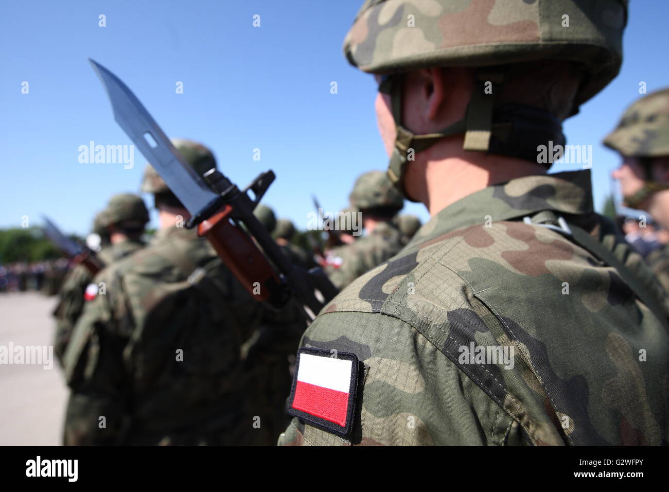 Pruszcz Gdanski, Polen 4. Juni 2016 49. Air Base in Pruszcz Gdanski. Dutzend nationalen Reservekräfte militärische Übersetzungseinsatz Eid Zeremonie wird gesehen. Nationale Reserve Kräfte (NSR) ist ein Bürger freiwillig militärische Formation in der zweiten Hälfte des Jahres 2010 nach dem Gesetz über die universelle Pflicht zur Verteidigung der polnischen Republik Polen gegründet. Das Gerät ist nach dem Vorbild der National Guard erstellt. Stockfoto