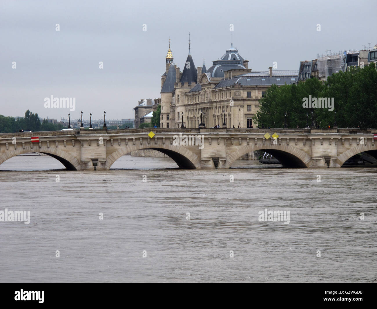 Paris, Frankreich. 3. Juni 2016. Pont Neuf, Hochwasser des Flusses Seine 3. Juni 2016, Paris, Frankreich-Credit: Claude Thibault/Alamy Live-Nachrichten Stockfoto