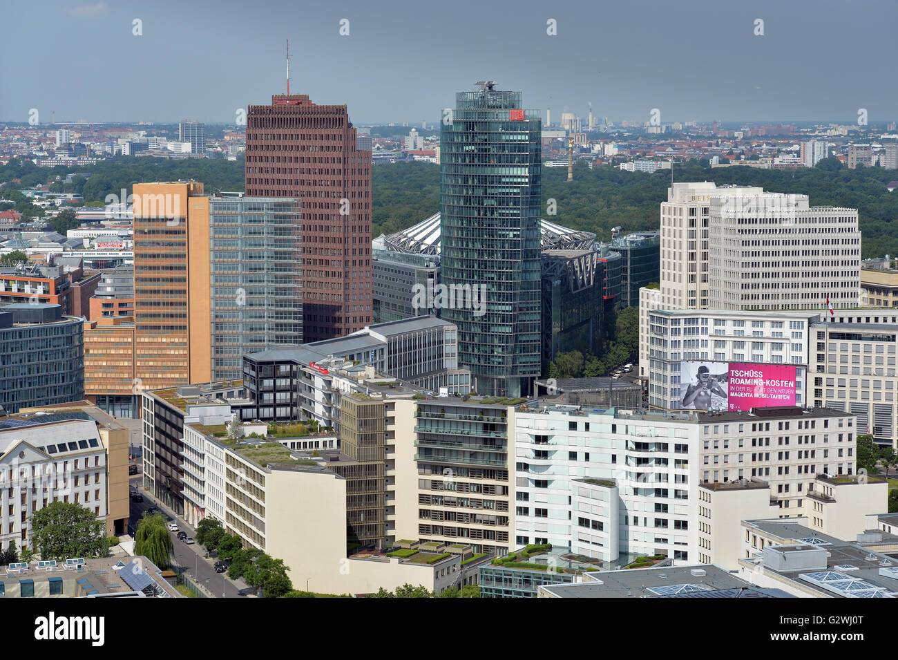 Berlin, Deutschland, 4. Juni 2016. Potsdamer Platz im Bild aus dem Korb der Hi-Flyer-Heißluftballon über Berlin, Deutschland, 4. Juni 2016. Einen Monat nach der starken Turbulenzen auf 100 Metern Höhe, ist der Ballon wieder in Aktion in Berlin seit Samstag. : Bildnachweis MAURIZIO GAMBARINI/DPA: Dpa picture-Alliance/Alamy Live News Stockfoto