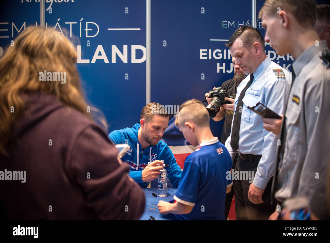 Gylfi Sigurðsson Island UEFA Team Unterzeichnung, Reykjavik Stockfoto