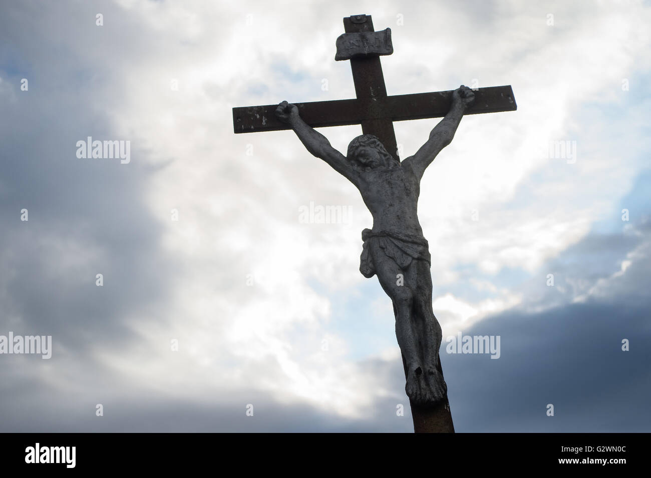 Cered, Ungarn, Kruzifix auf dem Friedhof Stockfoto