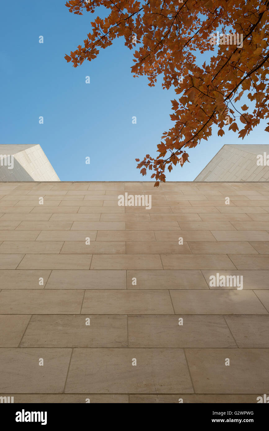 27.10.2015, Berlin, Berlin, Deutschland - Fassade Detail des deutschen historischen Museums in Berlin-Mitte. 0JL151027D040CAROEX. JPG - nicht für den Verkauf in G E R M A N Y, A U S T R I A S W I T Z E R L A N D [MODEL-RELEASE: nicht anwendbar, PROPERTY-RELEASE: Nein, (C) Caro Fotoagentur / Lederbogen, http://www.caro-images.com, info@carofoto.pl - jegliche Nutzung dieses Bildes unterliegt GEMA!] Stockfoto