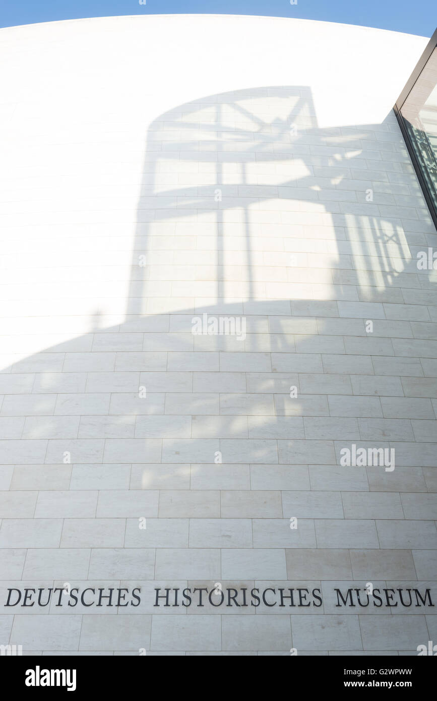 27.10.2015, Berlin, Berlin, Deutschland - Fassade Detail des deutschen historischen Museums in Berlin-Mitte. 0JL151027D041CAROEX. JPG - nicht für den Verkauf in G E R M A N Y, A U S T R I A S W I T Z E R L A N D [MODEL-RELEASE: nicht anwendbar, PROPERTY-RELEASE: Nein, (C) Caro Fotoagentur / Lederbogen, http://www.caro-images.com, info@carofoto.pl - jegliche Nutzung dieses Bildes unterliegt GEMA!] Stockfoto