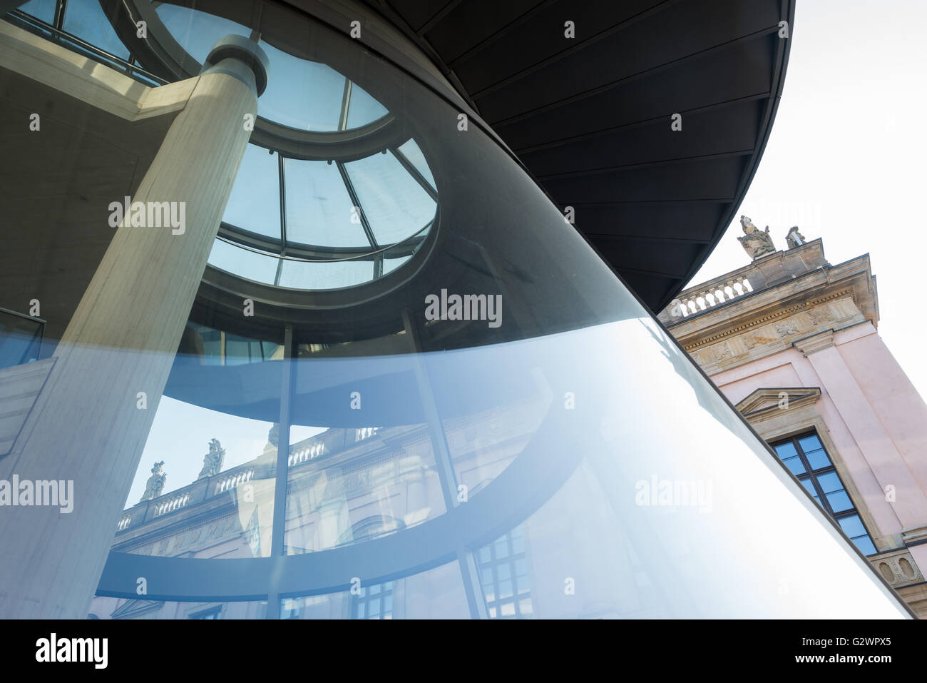 27.10.2015, Berlin, Berlin, Deutschland - Fassade Detail des deutschen historischen Museums in Berlin-Mitte. 0JL151027D043CAROEX. JPG - nicht für den Verkauf in G E R M A N Y, A U S T R I A S W I T Z E R L A N D [MODEL-RELEASE: nicht anwendbar, PROPERTY-RELEASE: Nein, (C) Caro Fotoagentur / Lederbogen, http://www.caro-images.com, info@carofoto.pl - jegliche Nutzung dieses Bildes unterliegt GEMA!] Stockfoto