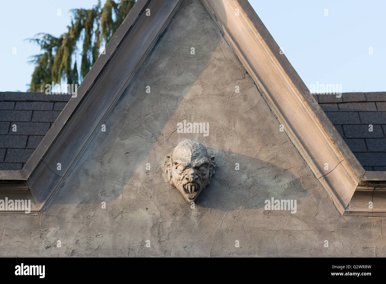 28.10.2015, Potsdam, Brandenburg, Deutschland - Medienstadt Babelsberg Babelsberg Film Park. Giebel in der mittelalterlichen Stadt. Die mittelalterliche Stadt ist eines der ältesten noch existierenden äußeren setzt eine DFF-Produktion (Deutsches Fernsehen) ist die größte Gruppe von Film-Themenpark, der ursprünglich für den TV-Film - der Aufstand der Fischer von St. Barbara - erstellt wurde. Dieser TV-Film, basierend auf dem Roman von Anna Seghers. N U R F U E R R E D A K T I O N E L L E Z E W C K E. 0JL151028D019CAROEX. JPG - nicht für den Verkauf in G E R M A N Y, A U S T R I A S W I T Z E R L A N D [MODEL-RELEASE: nicht zutreffend Stockfoto