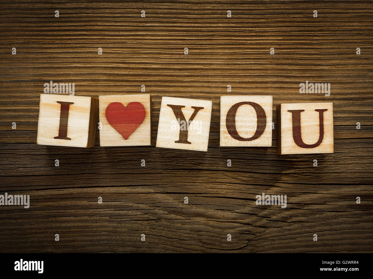 Nachricht, die ich liebe dich von Briefen auf Holzblöcken hergestellt Stockfoto