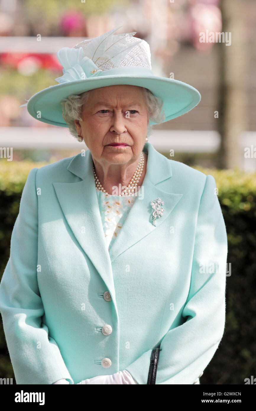 18.06.2015, Ascot, Berkshire, Grossbritannien - Königin Elizabeth II, Königin von Großbritannien und Nordirland. 00S150618D794CAROEX. JPG - nicht für den Verkauf in G E R M A N Y, A U S T R I A S W I T Z E R L A N D [MODEL-RELEASE: Nein, PROPERTY-RELEASE: Nein, (C) Caro Fotoagentur / Sorge, http://www.caro-images.com, info@carofoto.pl - jegliche Nutzung dieses Bildes unterliegt GEMA!] Stockfoto