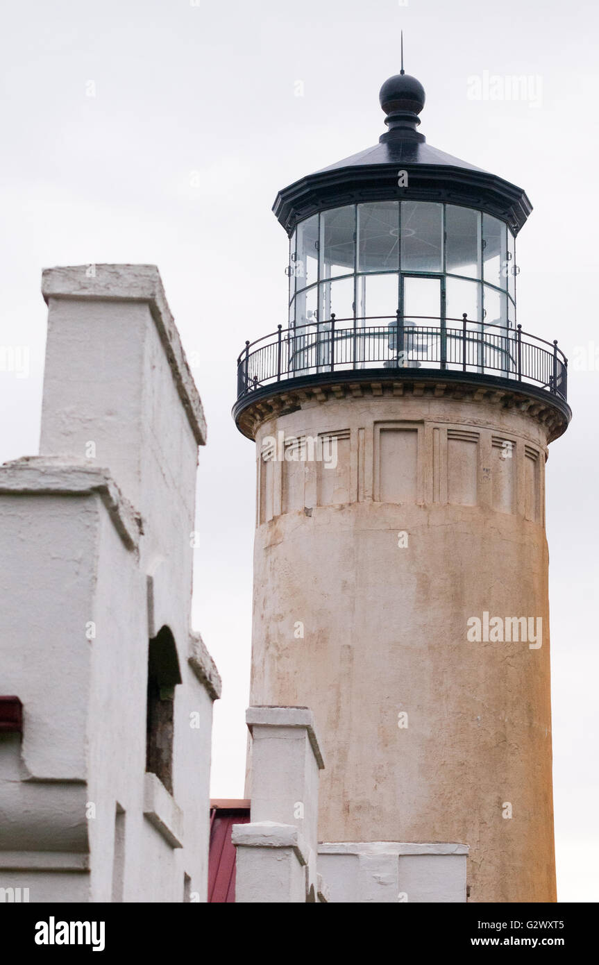 Die Spitzen des Tierhalters-Viertel und der North Head Leuchtturm. Cape Enttäuschung Staatspark, Ilwaco, Washington, USA. Stockfoto