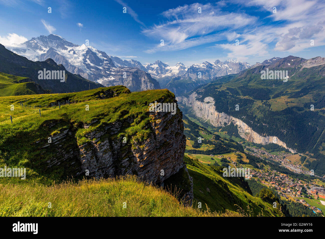 Alpwiesen der Schweizer Alpen. Das Lauterbrunnental. Jungfrau im Hintergrund. Kanton Bern. Schweizer Alpen. Europa. Stockfoto