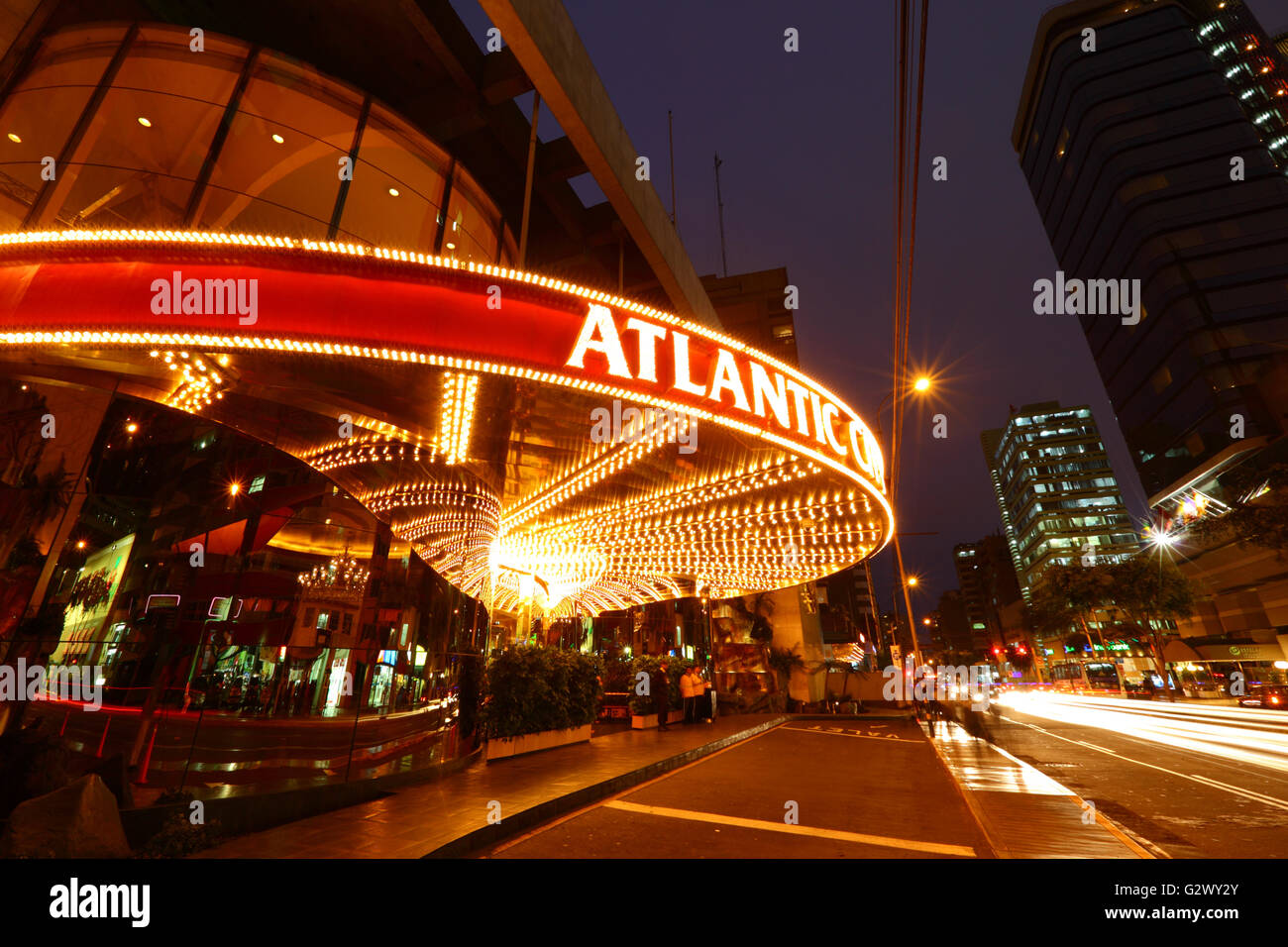 Atlantic City Casino bei Nacht, Miraflores, Lima, Peru Stockfoto