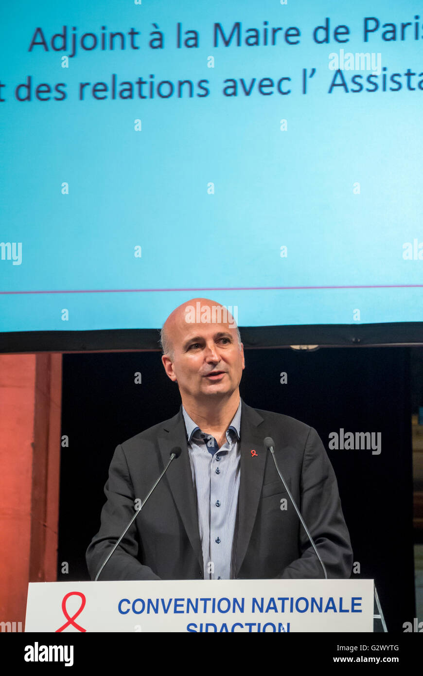 Paris, Frankreich, französischer Politiker und Arzt „Bernard Jomier“ hielt eine Rede über AIDS/HIV in Frankreich bei der Nationalen AIDS-Konvention, Sidaction, „Paris sans SIDA“, france Pandemie People, contre le sida Stockfoto