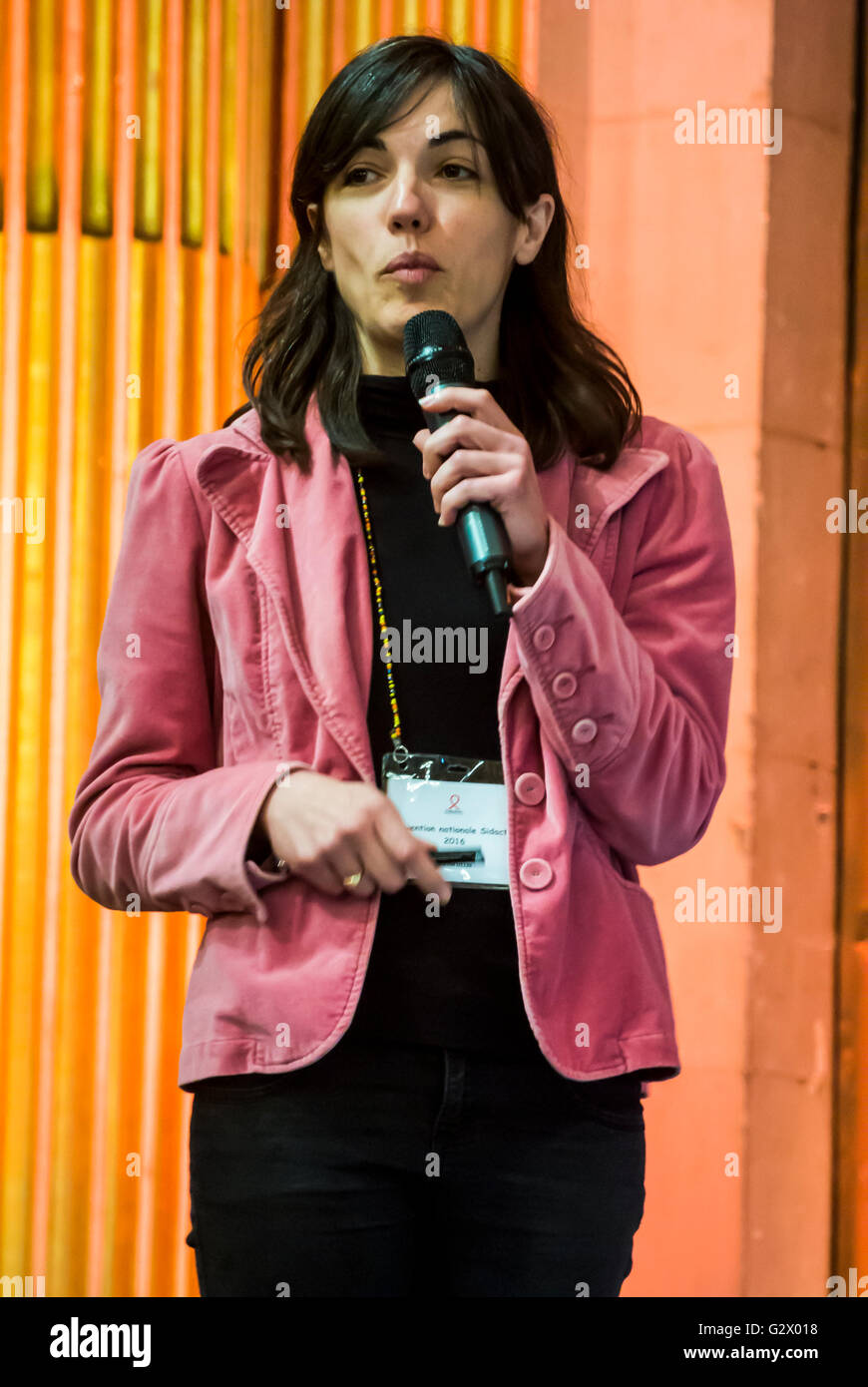 Paris, Frankreich, französische Wissenschaftlerin Frau, Vortrag über AIDS/HIV in Frankreich auf der Nationalen AIDS-Konvention, Sidaction, "Virginie Supervie" Wissenschaftler teilen, Experten Stockfoto