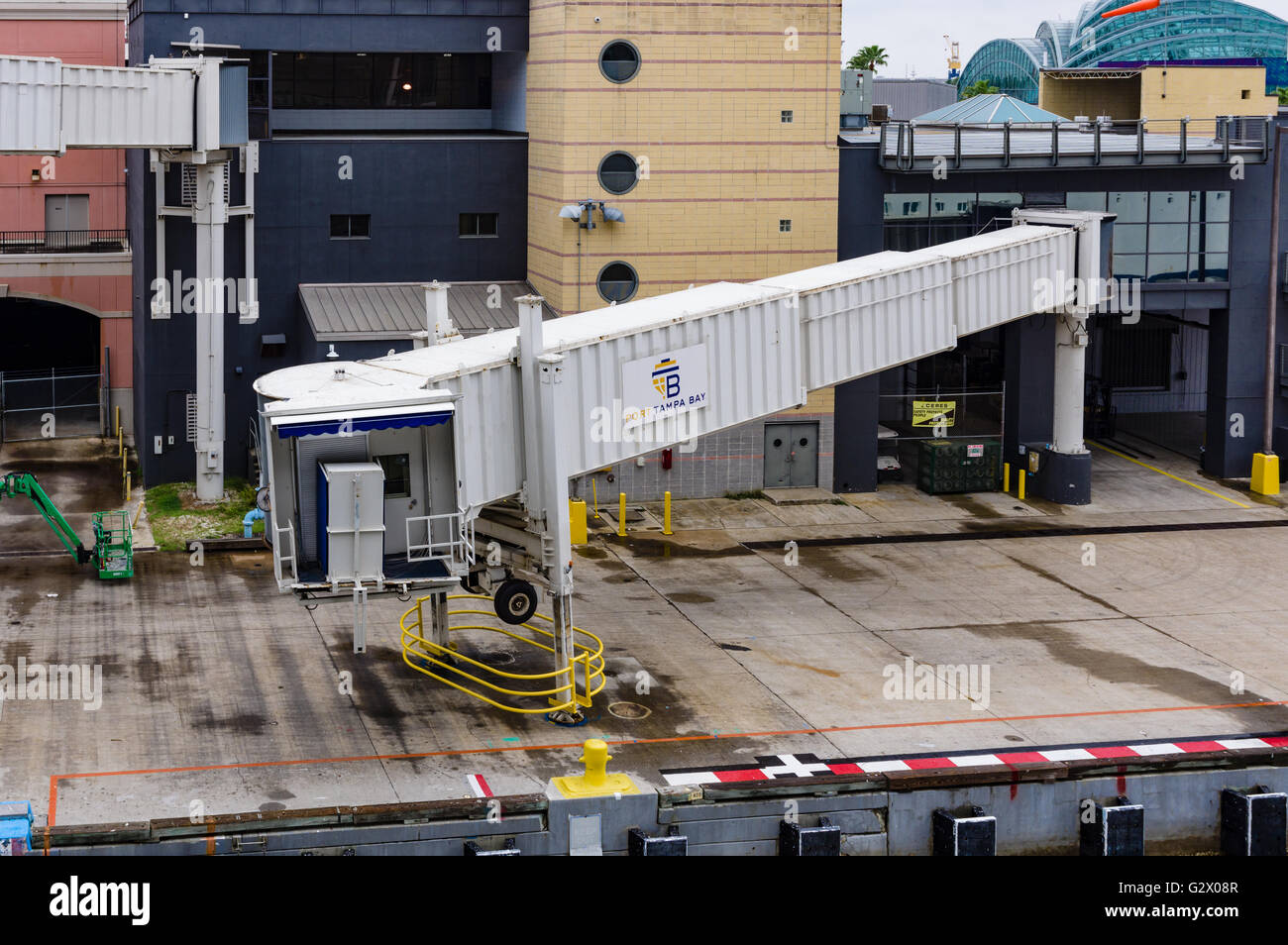 Schiff eingeschlossen Weg Rampen für das Laden von Passagieren auf Kreuzfahrtschiffen.  Tampa, Florida Stockfoto