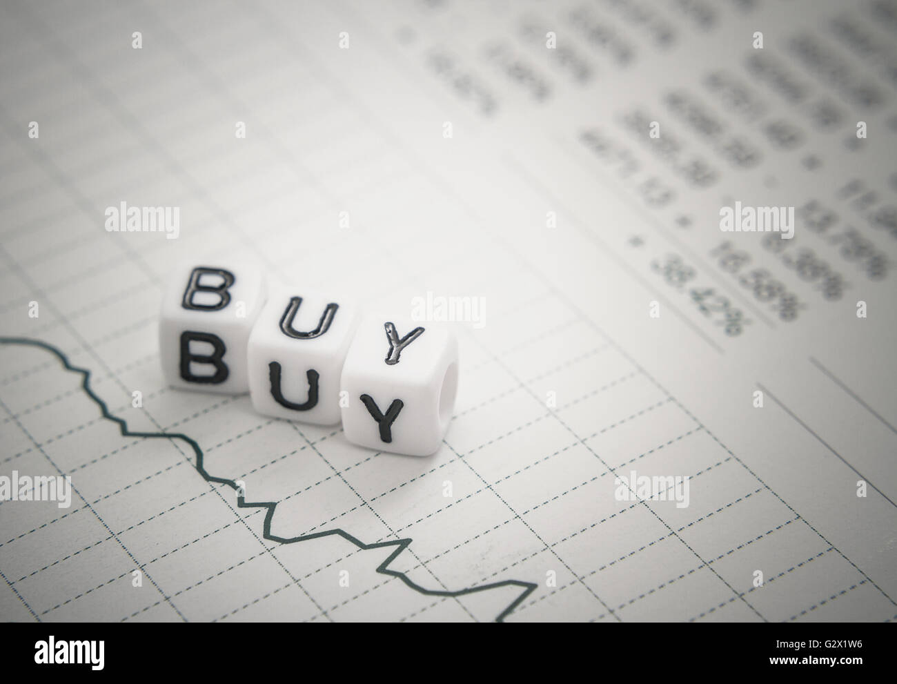 Text aus Buchstaben Cube auf Lager Diagrammbericht, Draufsicht, soft-Fokus kaufen Stockfoto