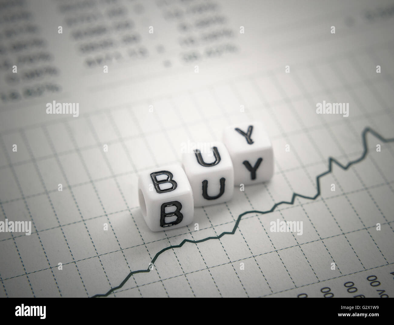 Wort aus Buchstaben Cube auf Lager Diagrammbericht, Draufsicht, soft-Fokus kaufen Stockfoto