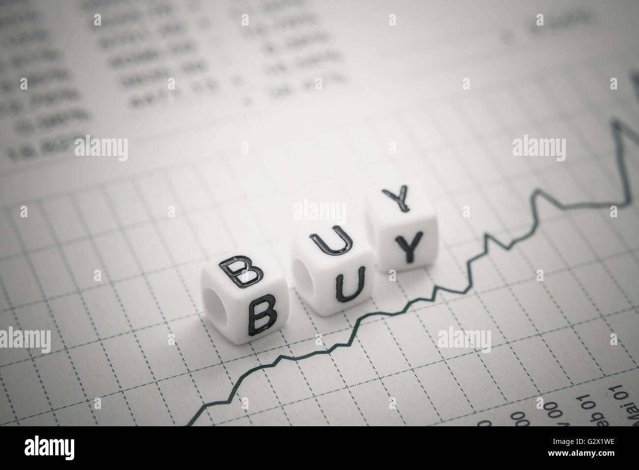 Text aus Buchstaben Cube auf Lager Diagrammbericht, Draufsicht, soft-Fokus kaufen Stockfoto