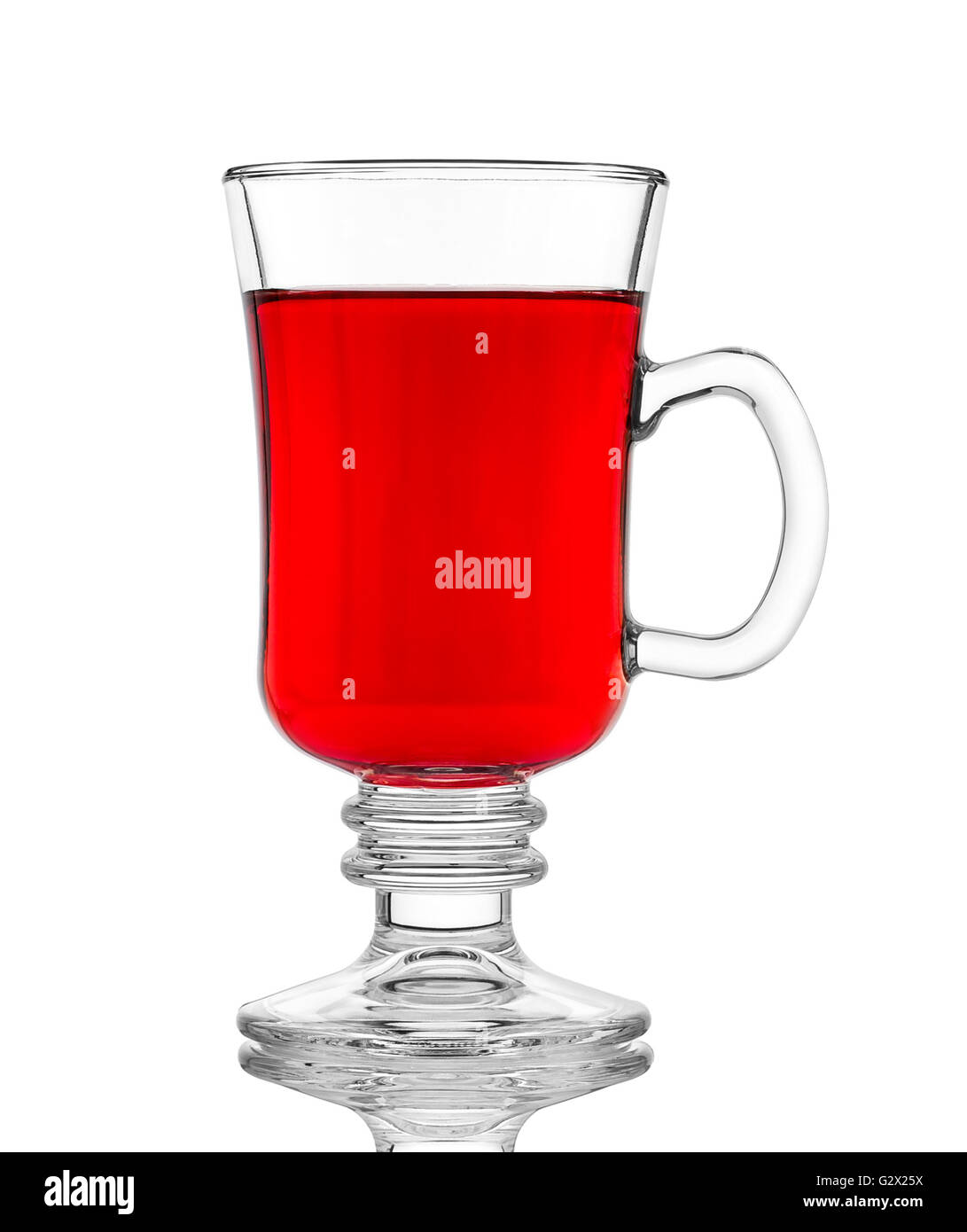 Roter Glühwein auf weißen Hintergrund isoliert Stockfoto