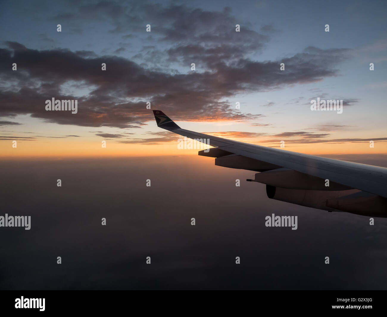 Sonnenaufgang über Afrika aus der Luft Stockfoto