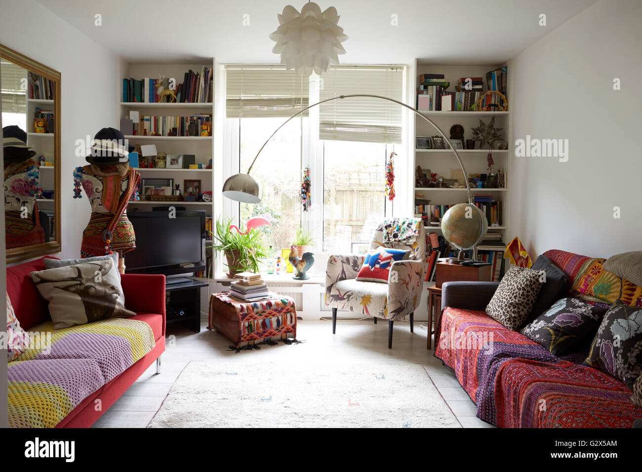 Innere stilvolle Wohnung mit Lounge-Bereich Stockfoto