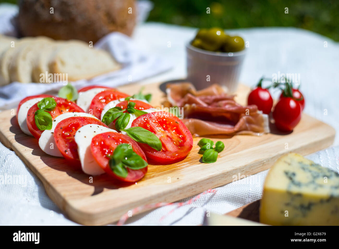 Mozzarella und Schinkensalat Stockfotos und -bilder Kaufen - Alamy Mozzarella und Schinkensalat Stockfotos und -bilder Kaufen - Alamy