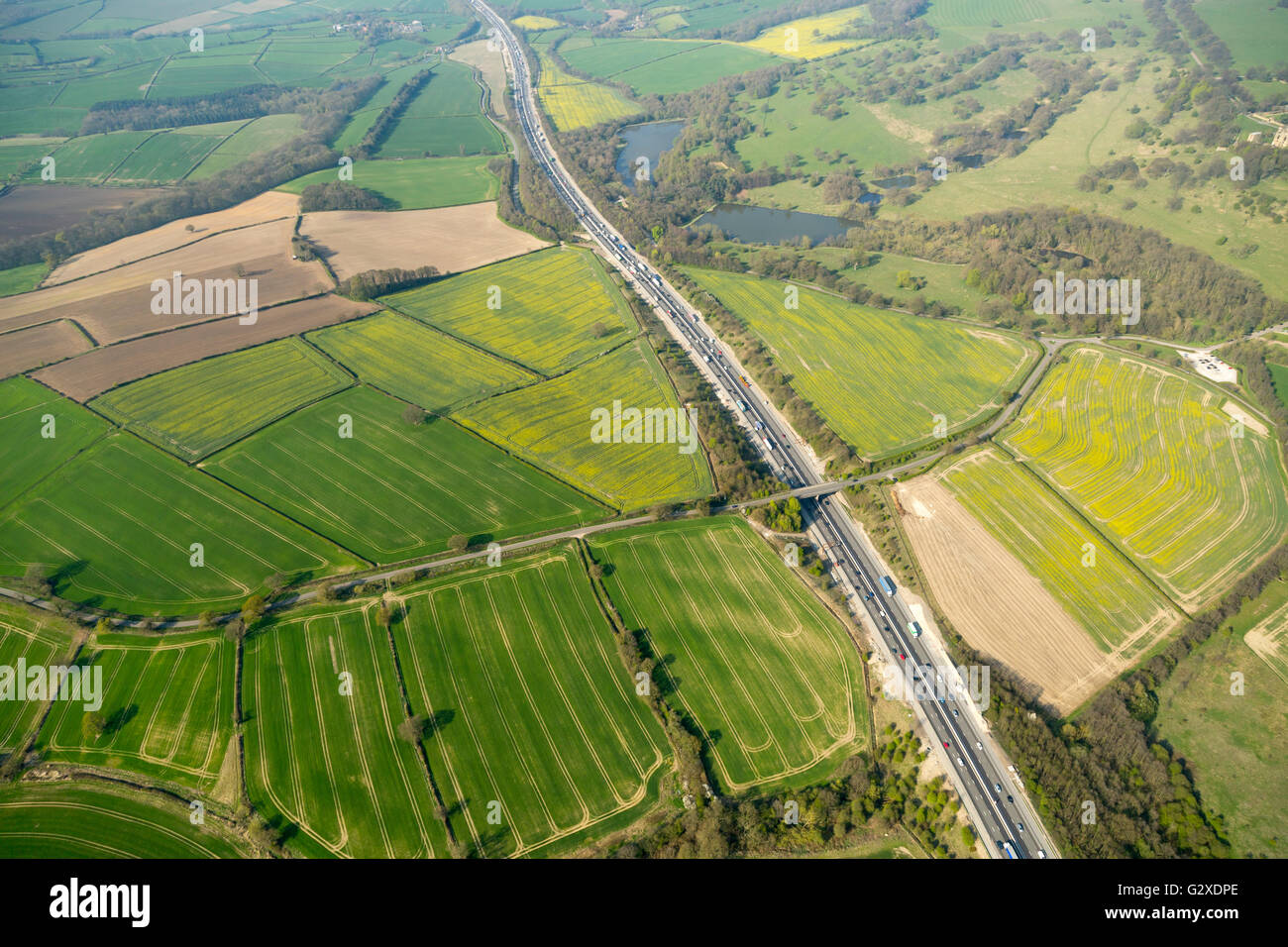 Luftaufnahme des Verkehrs auf der Autobahn M1 in Derbyshire Stockfoto