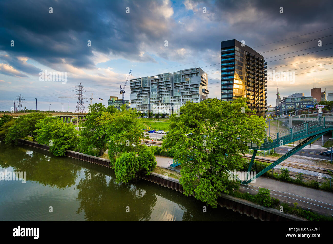 Eigentumswohnung-Hochhäuser und dem unteren Don River in Toronto, Ontario. Stockfoto Eigentumswohnung-Hochhäuser und dem unteren Don River in Toronto, Ontario. Stockfoto