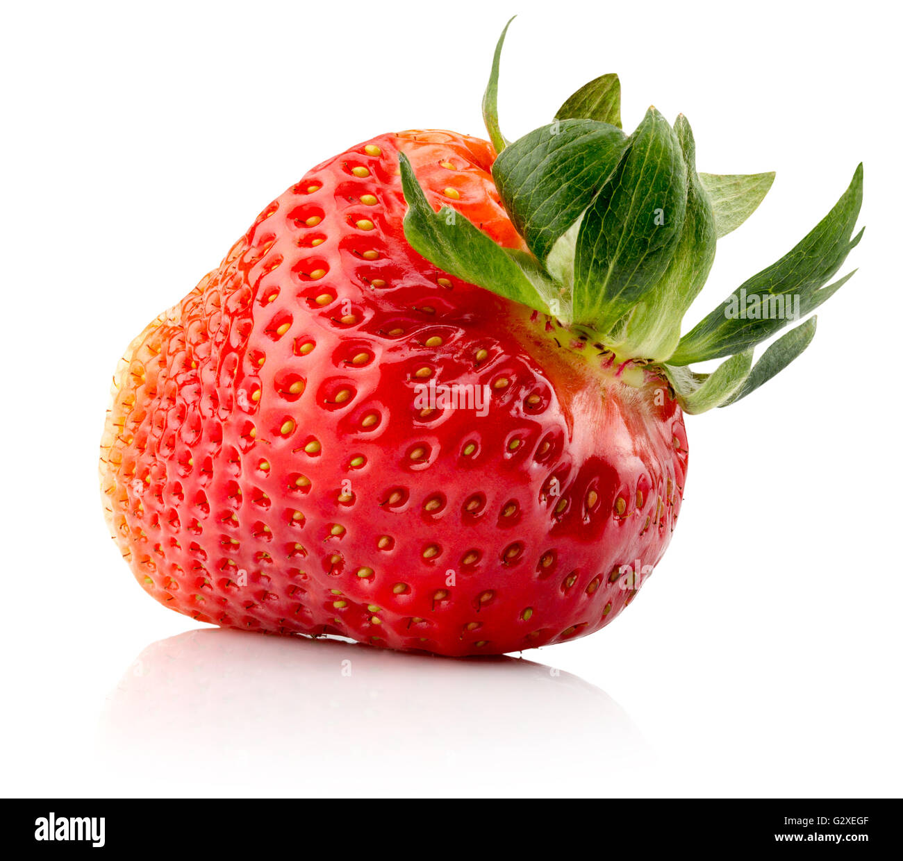 leckere Erdbeere auf dem weißen Hintergrund isoliert. Stockfoto
