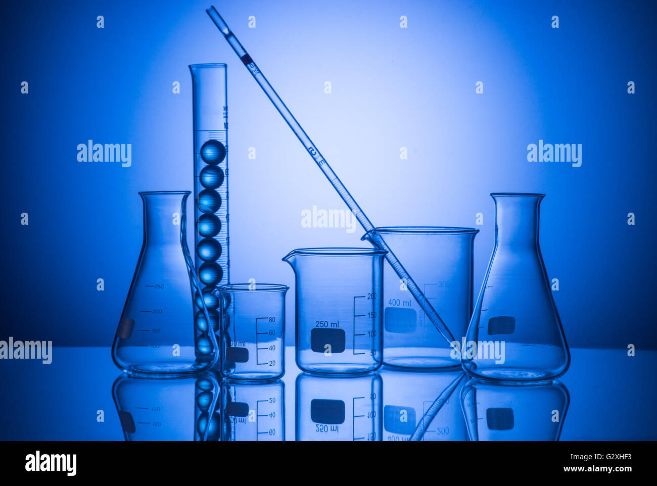 Stillleben mit wissenschaftlichen Glaswaren Stockfoto