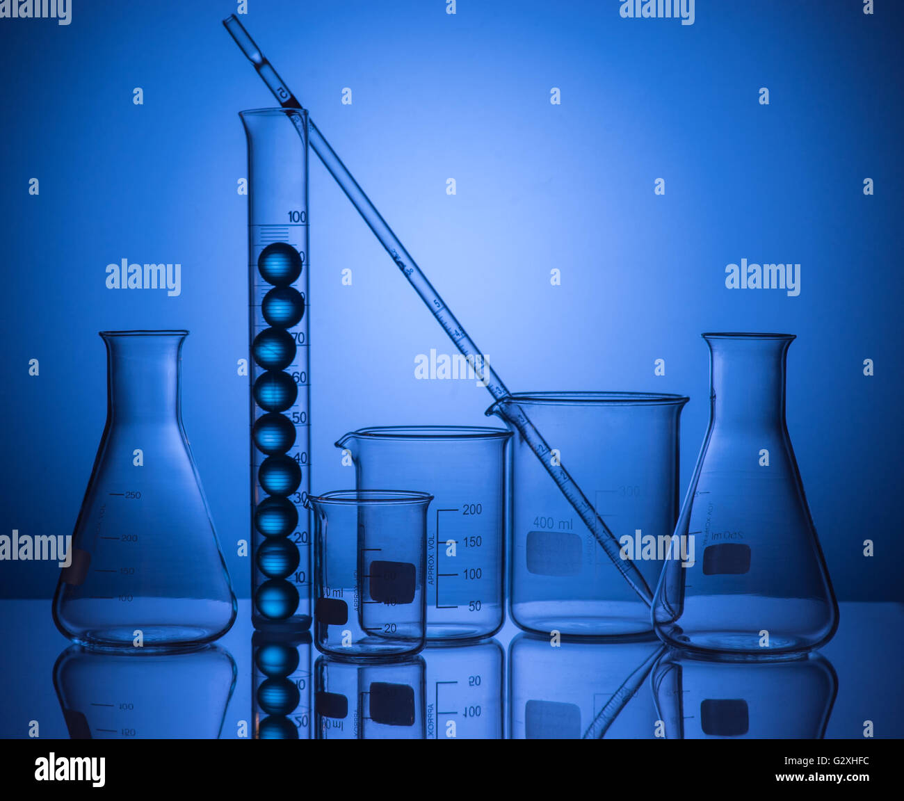 Stillleben mit wissenschaftlichen Glaswaren Stockfoto