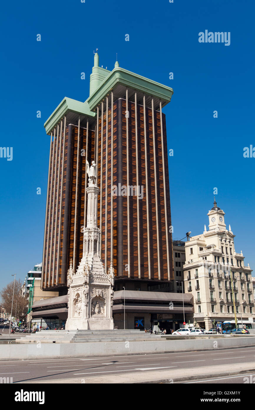 MADRID, Spanien - 16. März 2016: Plaza de Colon in Madrid. Torres de Colon ist eine hohe Bürogebäude der Twin Towers im Plaza Stockfoto