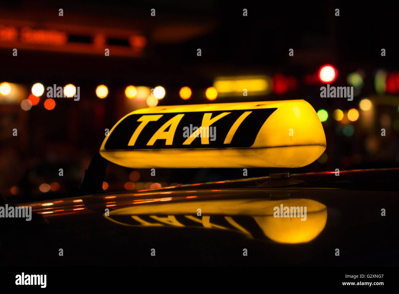 Taxi schild -Fotos und -Bildmaterial in hoher Auflösung – Alamy
