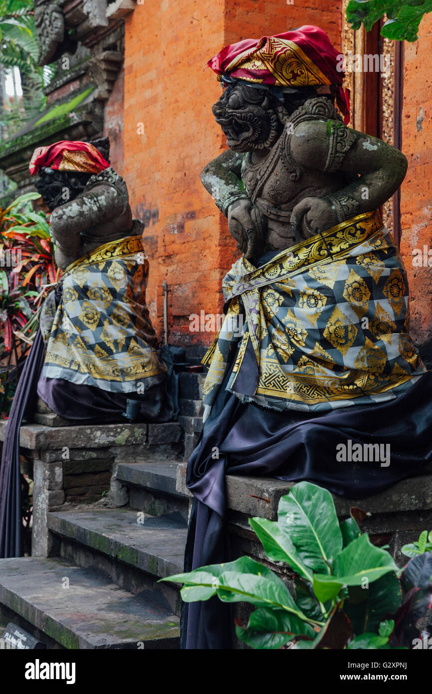 Balinesische Gnadenstatue in den Tempel, Ubud, Bali, Indonesien Stockfoto Balinesische Gnadenstatue in den Tempel, Ubud, Bali, Indonesien Stockfoto