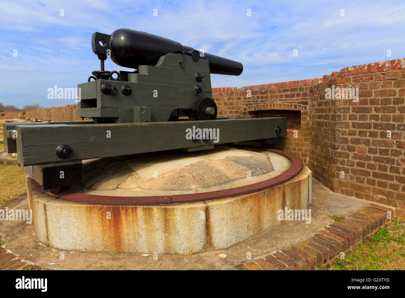 Kanone in Fort Pulaski, Cockspur Island, Georgia. Ein 4,5 Zoll Blakely Gewehr stehen oben auf den Zinnen Stockfoto